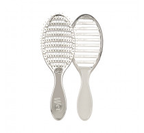 Wet Brush Festive Finish Speed Dry Detangler - Silver Wet Brush Festive Finish Speed Dry Detangler - Silver